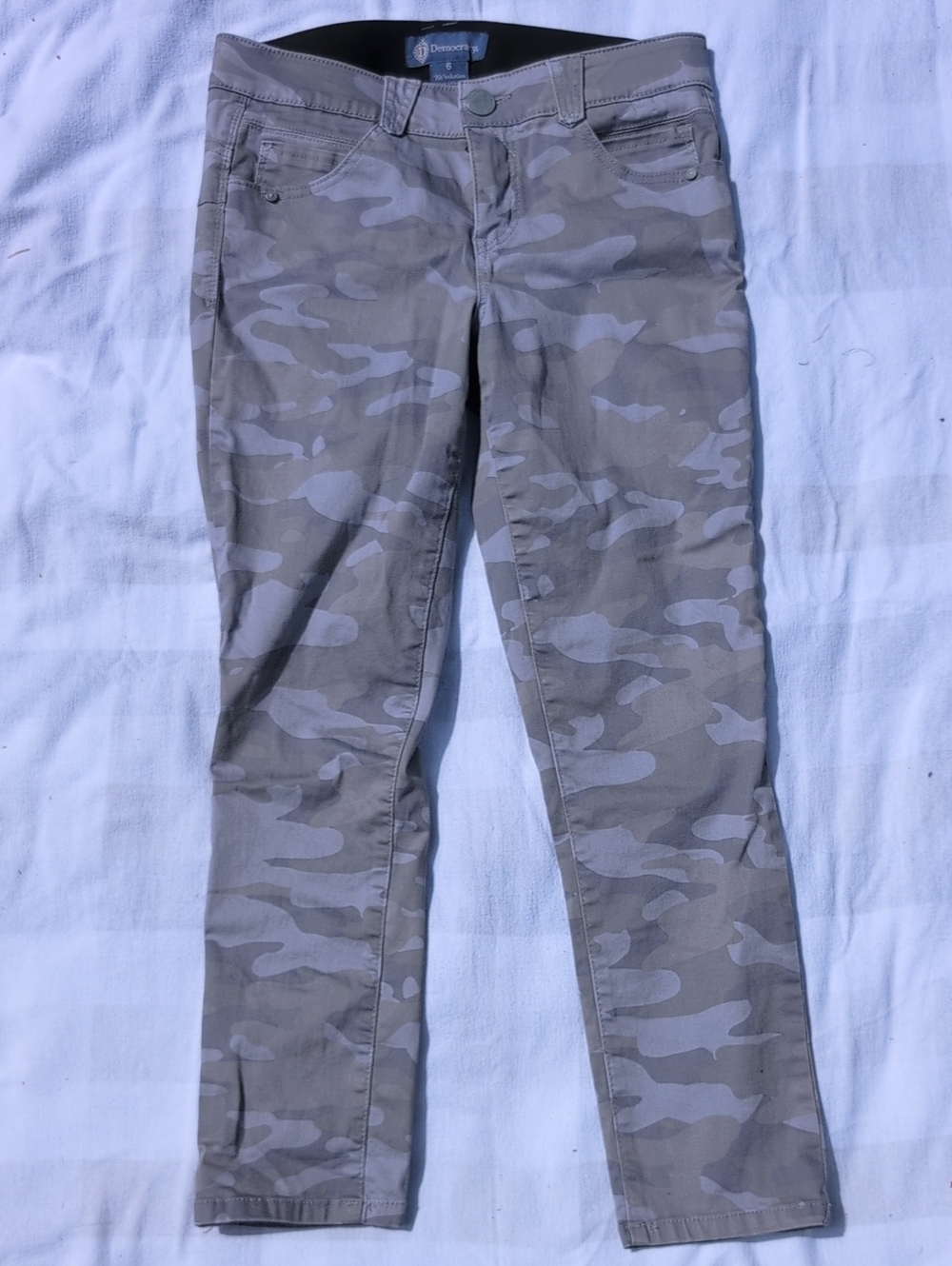 Democracy Women's Ankle Camo Pants - Beige & Gray Sz 6